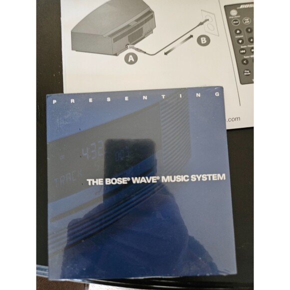 Bose Wave Music System CD Player AM/FM Radio - includes iPhone docking station - Picture 8 of 10